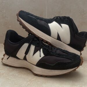 🌼New Balance Black and White Athletic Shoes🌼